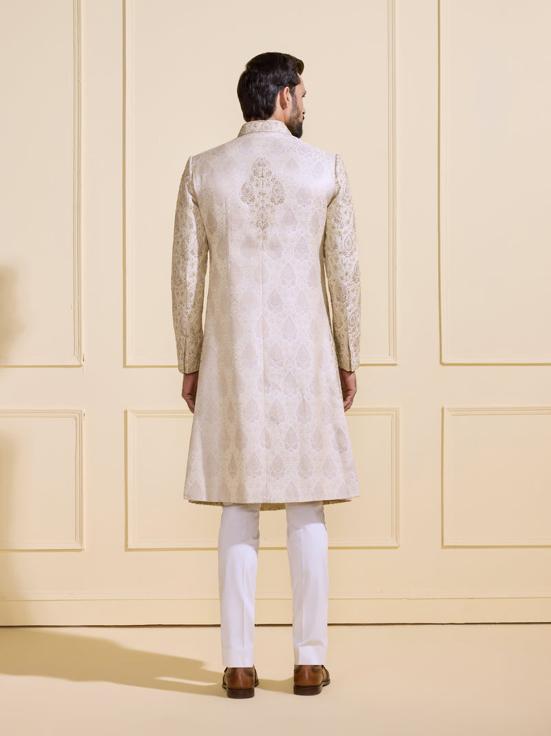 REFINED ALLURE: EMBROIDERED ACHKAN FOR GRAND OCCASIONS