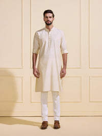 THE PRISTINE GLOW: LIGHTWEIGHT ETHNIC KURTA