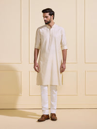 THE PRISTINE GLOW: LIGHTWEIGHT ETHNIC KURTA