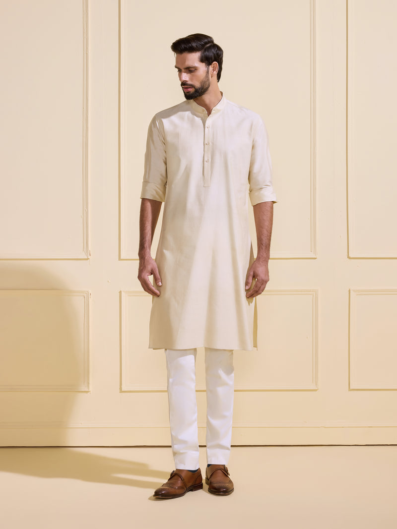 THE PRISTINE GLOW: LIGHTWEIGHT ETHNIC KURTA