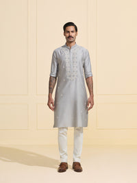 THE SILVER MIST: THE KURTA OF REFINED ELEGANCE