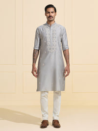 THE SILVER MIST: THE KURTA OF REFINED ELEGANCE