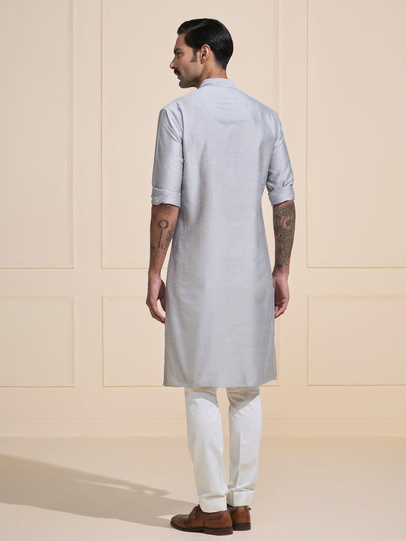 THE SILVER MIST: THE KURTA OF REFINED ELEGANCE