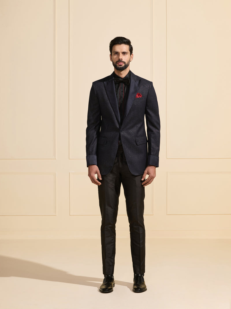 THE SILENT SPARKLE: THE REFINED BLACK TUXEDO