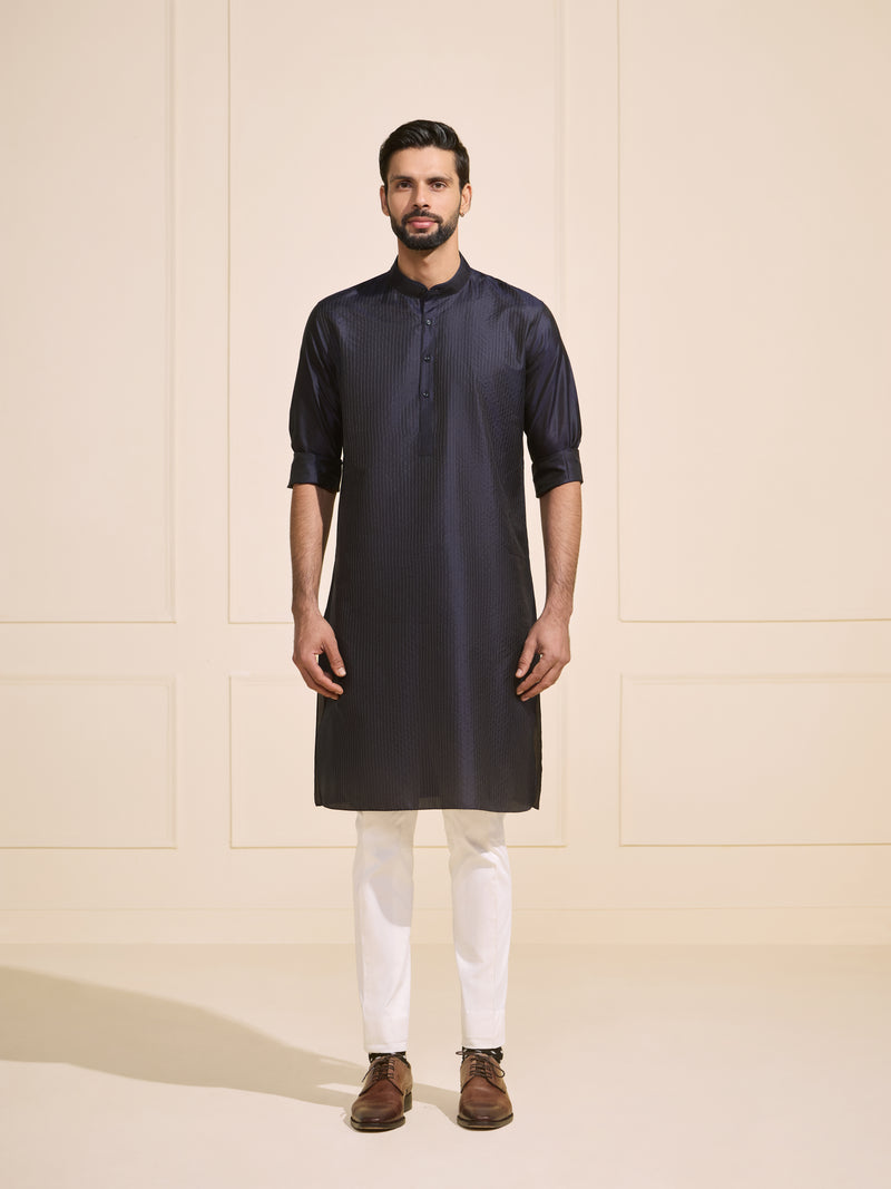 SLEEK NIGHTFALL: BLACK KURTA OF MINIMAL ELEGANCE