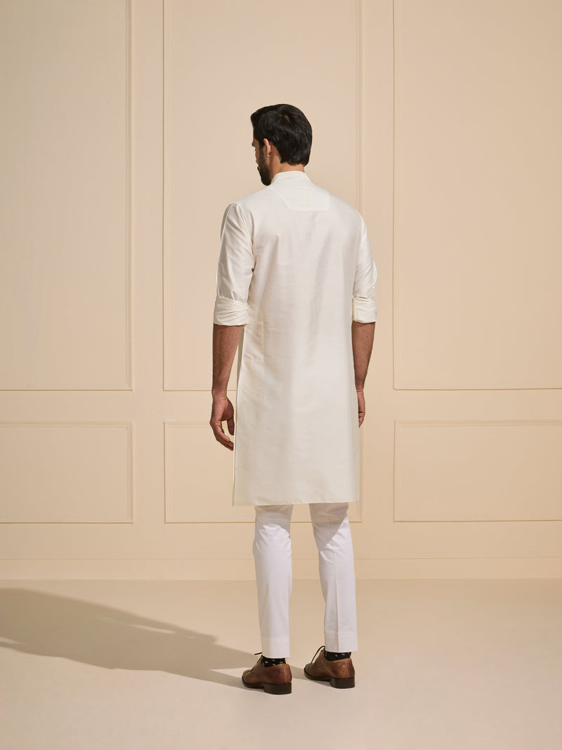 THE SERENE SIMPLICITY: MINIMAL LUXE WHITE KURTA