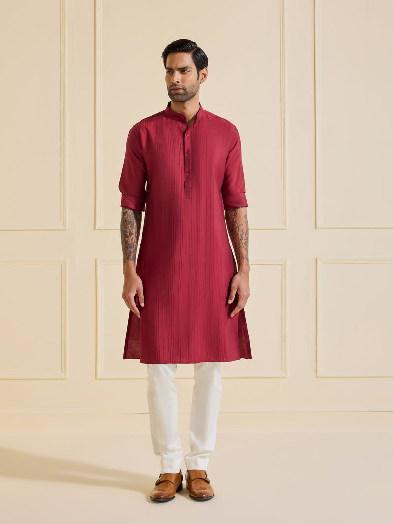 THE DISCERNING MAROON MAJESTY KURTA