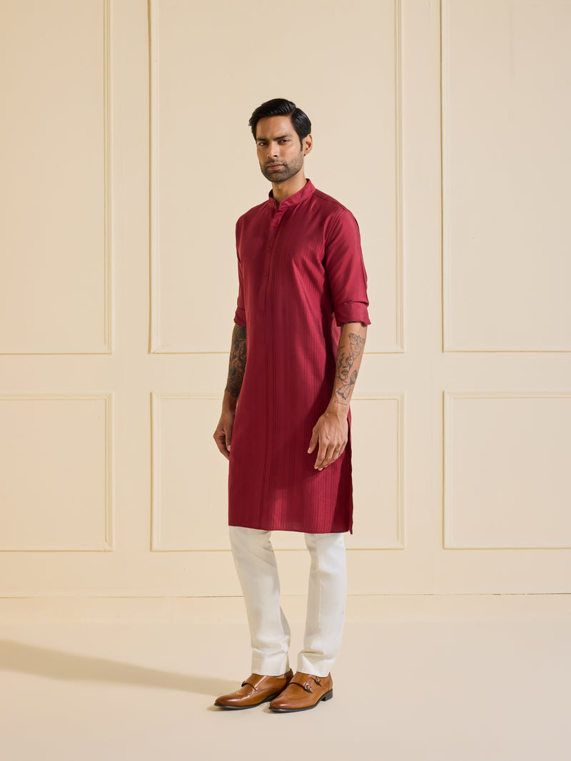 THE DISCERNING MAROON MAJESTY KURTA